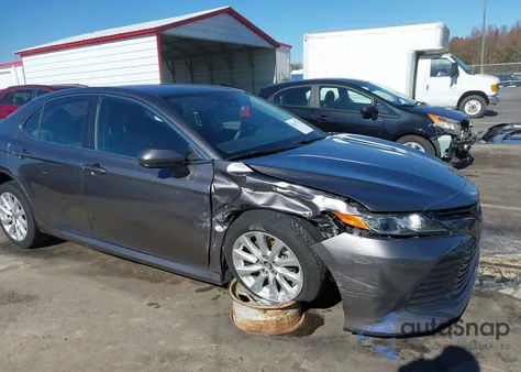 2019 Toyota Camry Le z USA, uszkodzony, nr VIN 4T1B11HK3KU284345